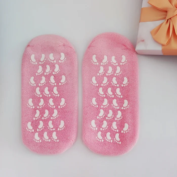 Spa Gel Socks for Women and Men – Moisturizing and Repairing Silicone Socks for Cracked Heels, Dry Feet, and Callus Removal | Jojoba Oil, Vitamin E, Olive Oil Infused | Washable and Reusable | One Size Fits All